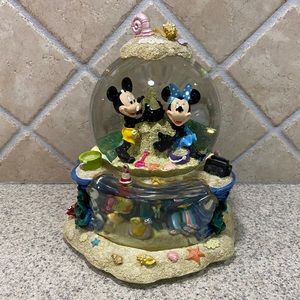 Vintage Mickey & Minnie at the beach snow globe